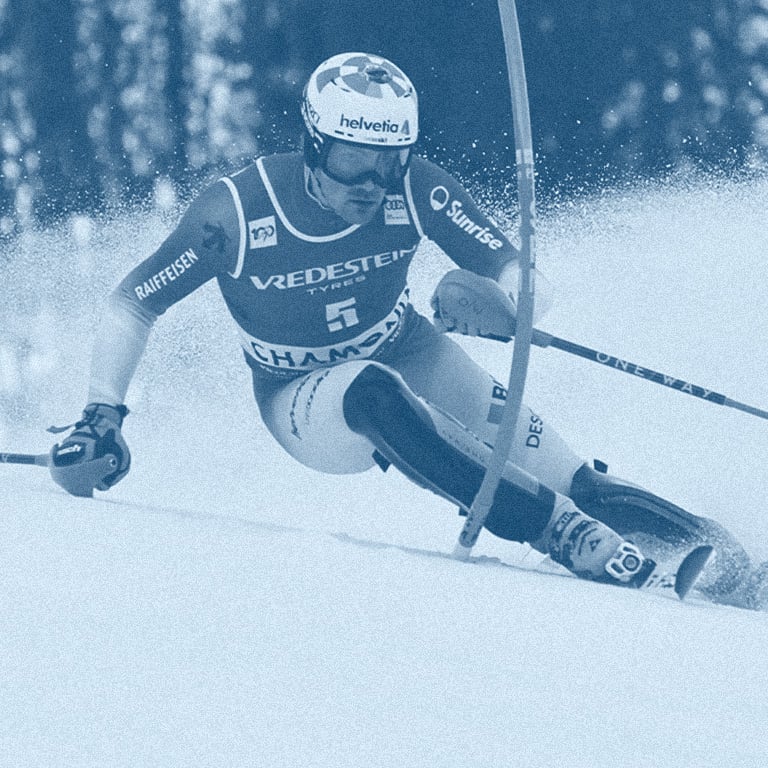 Athlete skiing with Giro helmet and goggle